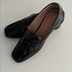 Anthropologie Harlow Patent Leather Loafers In Size7.5 Black